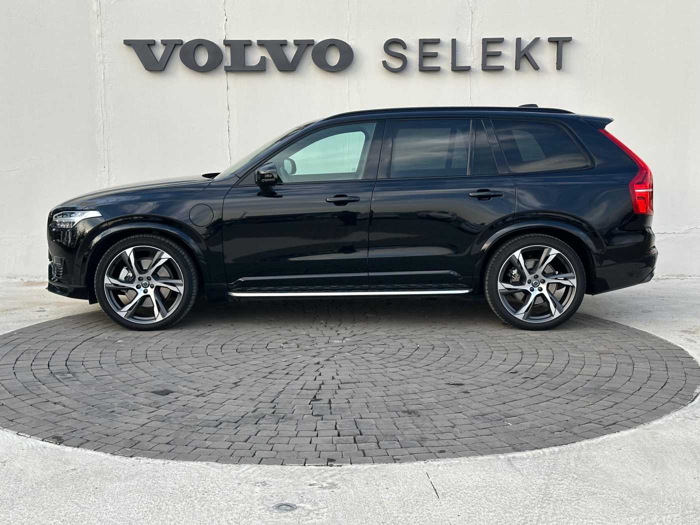 Volvo  XC90, T8 AWD plug-in hybrid, Plus, Dark